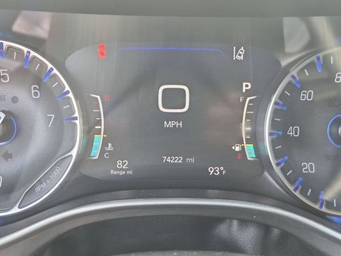 Used 2024 Chrysler Pacifica Touring-L FWD image 21