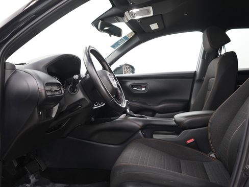 Used 2025 Honda HR-V Sport image 23