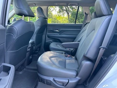 Certified 2025 Toyota Grand Highlander AWD image 30