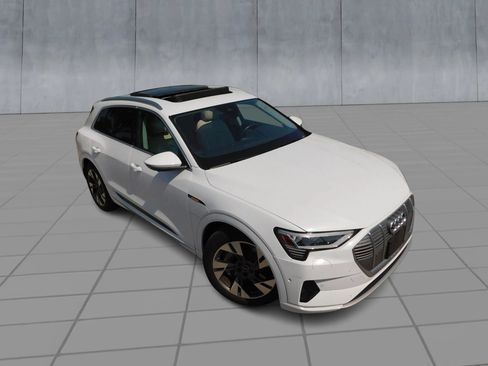 Used 2021 Audi e-tron Premium Plus w/ Premium Plus Package AWD/4WD image 2