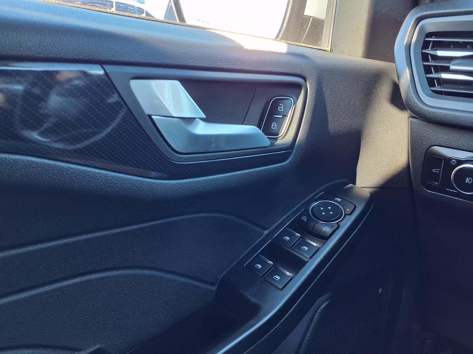 Used 2025 Ford Escape ST-Line Select AWD/4WD image 19