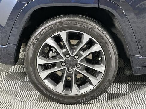 Used 2022 Jeep Grand Cherokee Overland w/ Advanced Protech Group III image 17