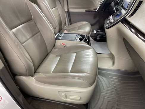 Used 2018 Toyota Sienna XLE Premium image 15