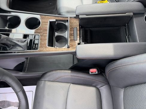 Used 2025 Toyota Sienna Platinum AWD/4WD image 29