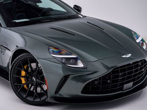 Used 2025 Aston Martin V8 Vantage Roadster RWD image 4
