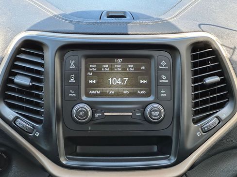 Used 2015 Jeep Cherokee Sport FWD image 20