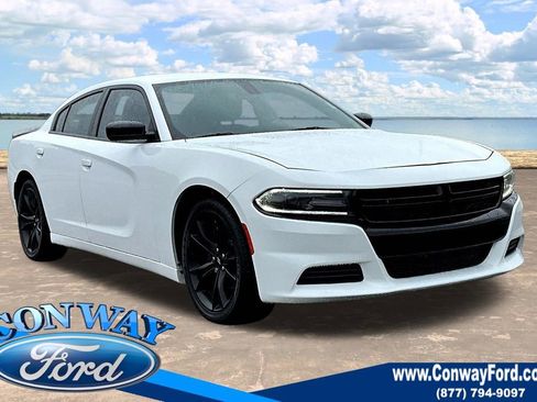 Used 2018 Dodge Charger SXT w/ Blacktop Package RWD image 1