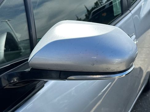 Used 2016 Toyota Prius Three Touring FWD image 9