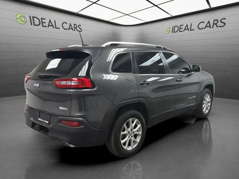 Used 2018 Jeep Cherokee Latitude Plus w/ Trailer Tow Group AWD/4WD image 5