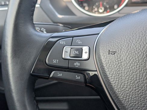 Used 2019 Volkswagen Tiguan SE w/ Panoramic Sunroof Package FWD image 16