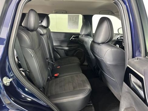 Used 2024 Mitsubishi Outlander SE Black Edition image 27