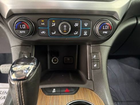 Used 2019 GMC Acadia SLE w/ LPO, Black Accent Package FWD image 19