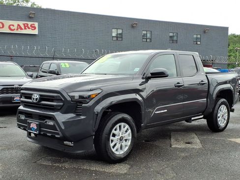 Certified 2025 Toyota Tacoma SR5 AWD/4WD image 3