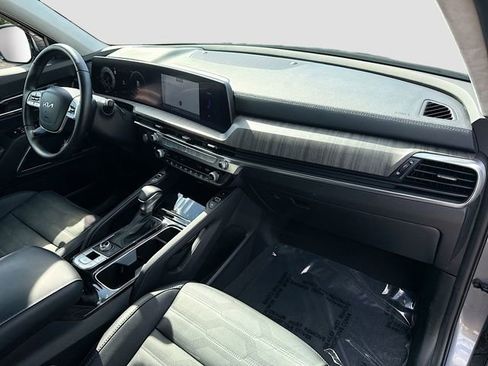 Used 2024 Kia Telluride SX Prestige w/ Towing Package image 14