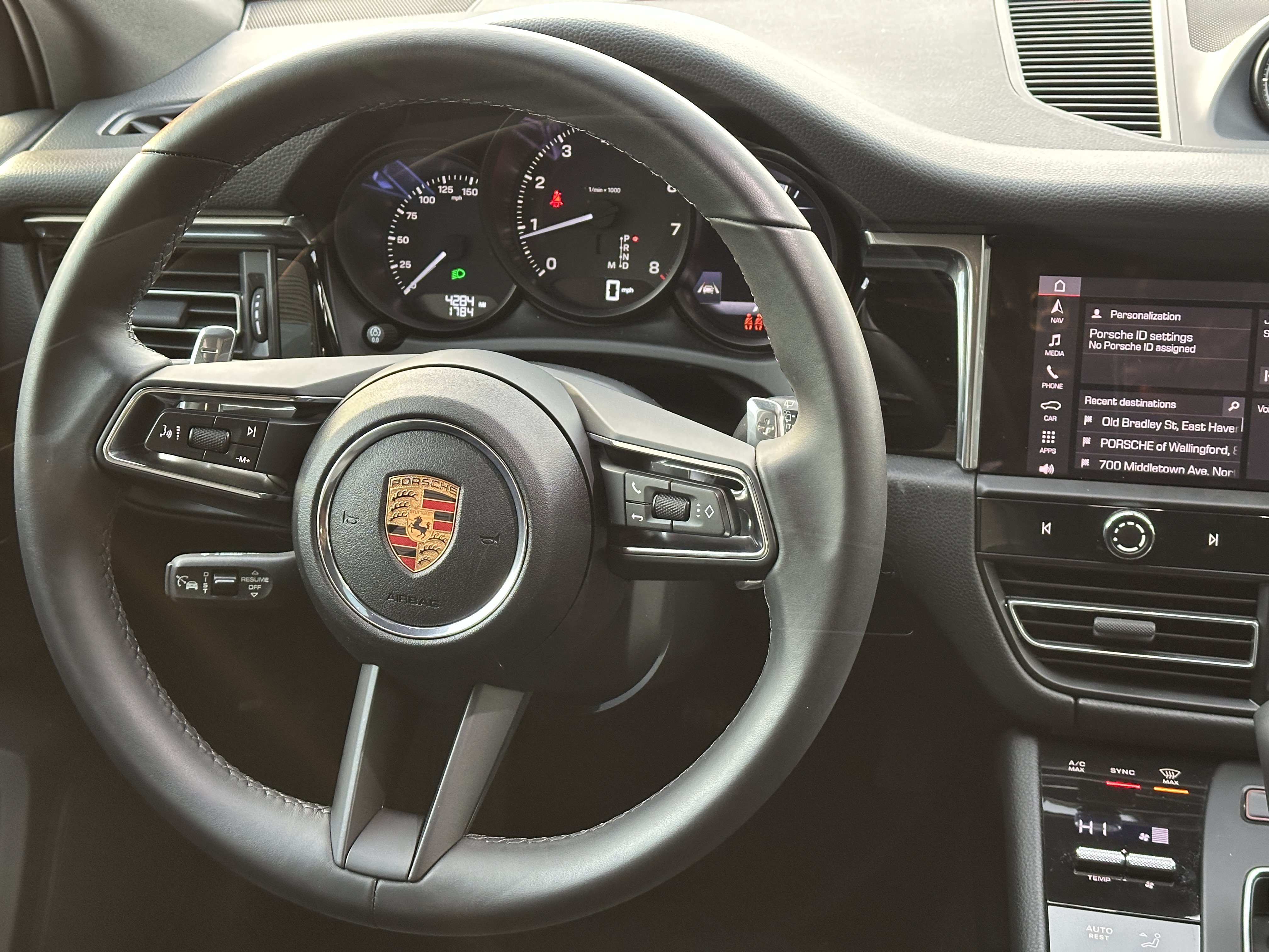 Certified 2025 Porsche Macan AWD/4WD image 23