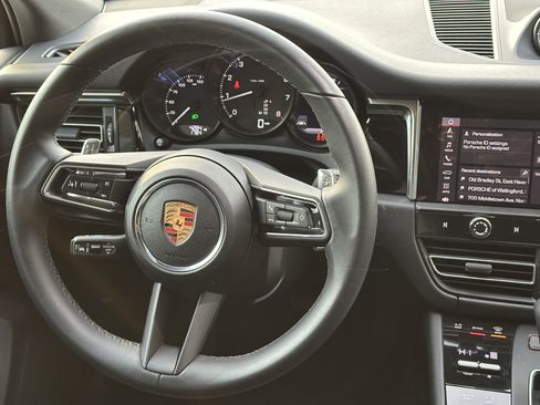 Certified 2025 Porsche Macan AWD/4WD image 23