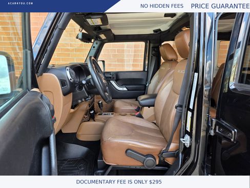Used 2017 Jeep Wrangler Unlimited Sahara w/ Dual Top Group AWD/4WD image 16