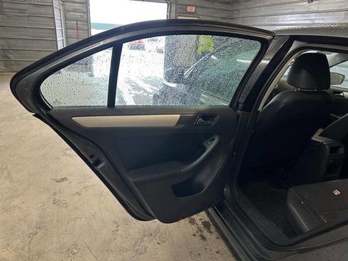 Used 2011 Volkswagen Jetta TDI image 23