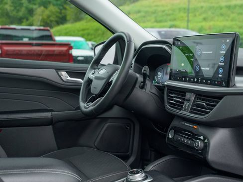 Used 2023 Ford Escape Active w/ Tech Pack #2 FWD image 12