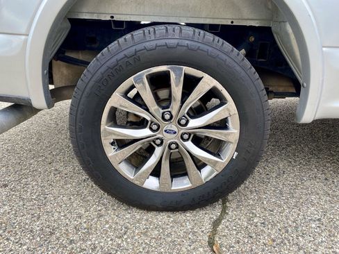 Used 2017 Ford F150 Lariat image 23