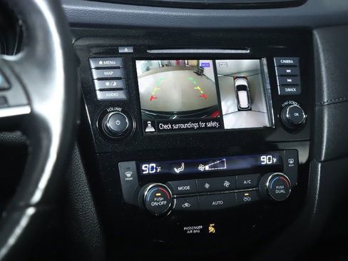 Used 2019 Nissan Rogue SV w/ Premium Package image 31