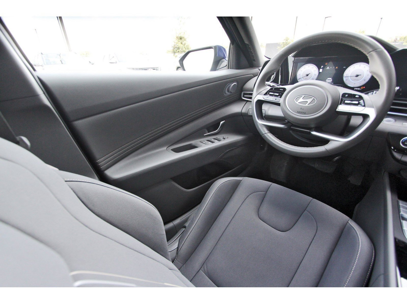 Certified 2025 Hyundai Elantra SEL FWD image 9