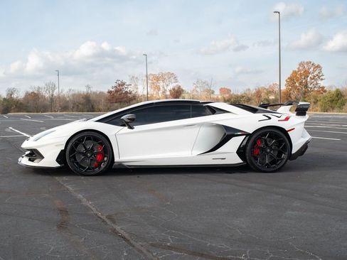 Used 2021 Lamborghini Aventador SVJ image 5