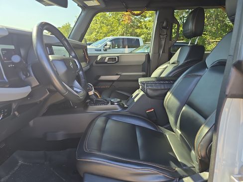 Used 2023 Ford Bronco Badlands w/ Sasquatch Package AWD/4WD image 13