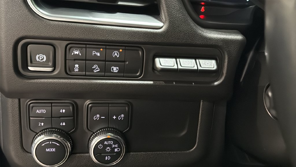 Used 2024 GMC Yukon AT4 w/ AT4 Premium Package AWD/4WD image 36
