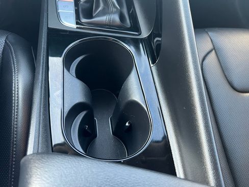 Used 2025 Hyundai Elantra Limited image 25