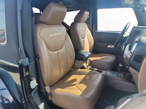 Used 2016 Jeep Wrangler Sahara w/ Connectivity Group AWD/4WD image 15