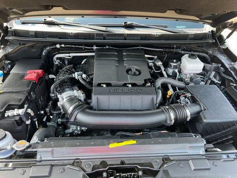 Used 2025 Nissan Frontier SV AWD/4WD image 16