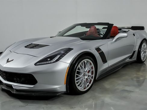 Used 2015 Chevrolet Corvette Z06 w/ 3LZ Preferred Equipment Group RWD image 6