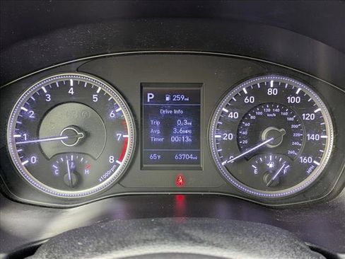 Used 2020 Hyundai Santa Fe SE image 11