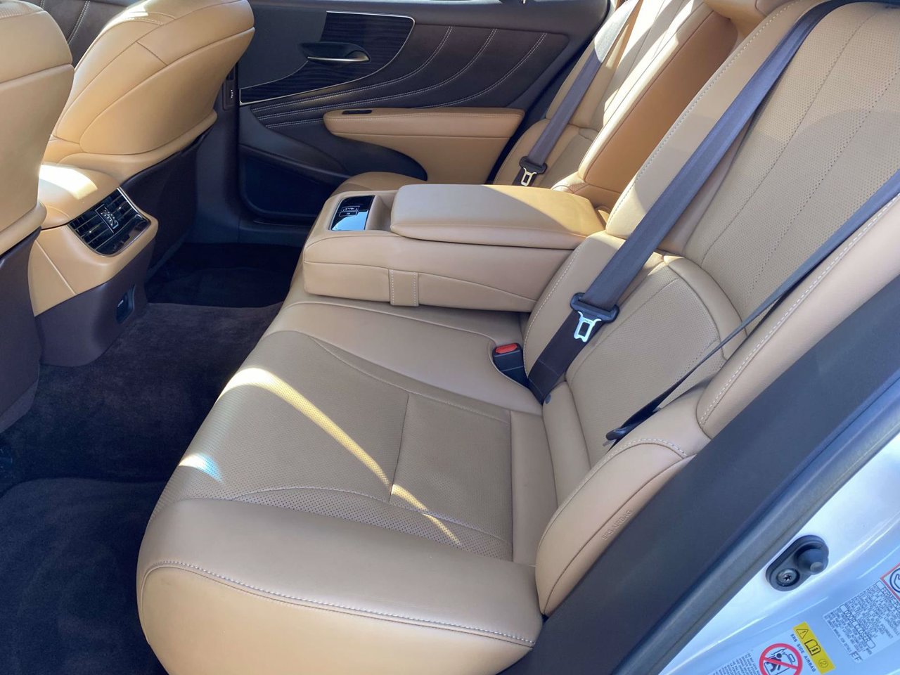 Used 2018 Lexus LS 500 w/ Accessory Package (Z2) RWD image 20