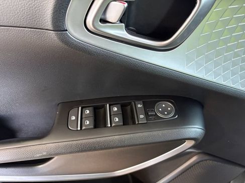 Certified 2023 Kia Soul LX w/ Option Group 015 FWD image 17