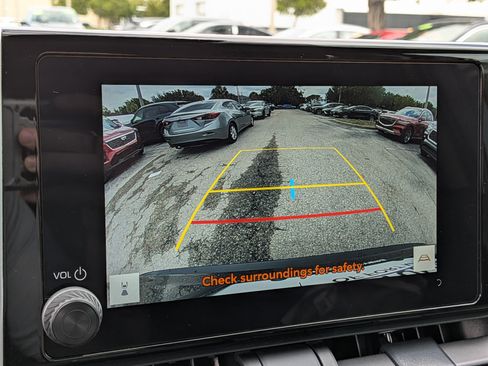 Used 2025 Toyota RAV4 XLE FWD image 33