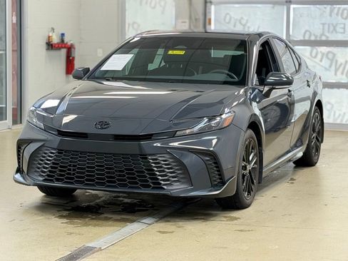 Used 2026 Toyota Camry SE AWD/4WD image 3