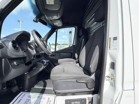 Used 2019 Freightliner Sprinter 2500 RWD image 13