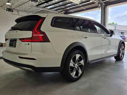 Certified 2026 Volvo V60 B5 Cross Country Plus w/ Protection Package Premier AWD/4WD image 6