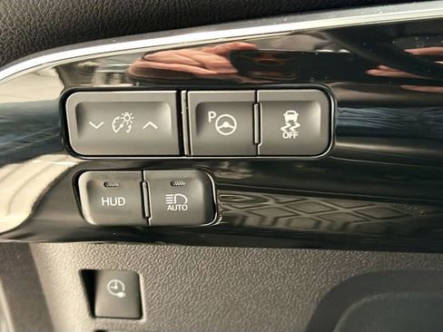 Certified 2017 Toyota Prius Prime Advanced w/ Carpet Mat Package image 10