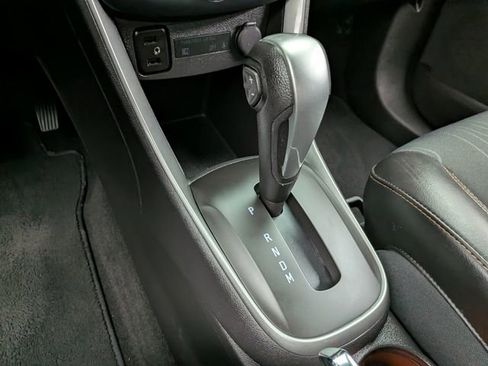 Used 2019 Chevrolet Trax LT w/ LT Convenience Package FWD image 27