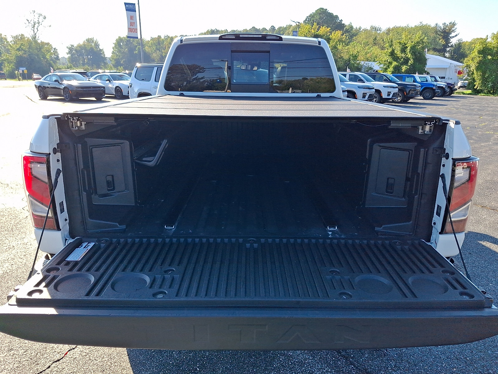 Used 2021 Nissan Titan Platinum Reserve w/ Moonroof Package AWD/4WD image 28