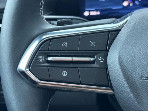 Used 2026 Chevrolet Traverse LT w/ Sun and Wheel Package FWD image 18