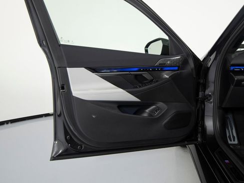 Used 2025 BMW M5 w/ Carbon Package AWD/4WD image 10