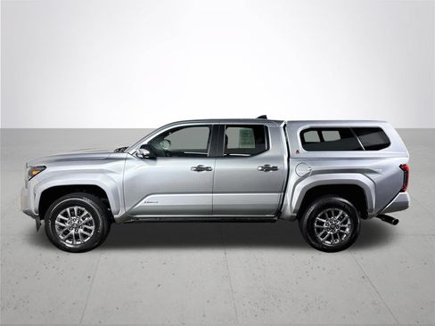 Used 2024 Toyota Tacoma Limited w/ Limited Package (LT) AWD/4WD image 9