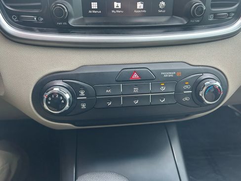 Used 2019 Kia Sorento LX Sport Utility 4D image 9