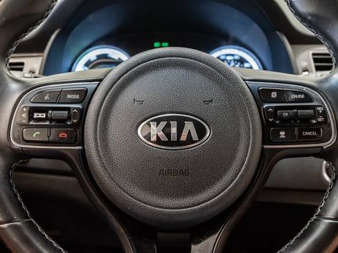 Used 2018 Kia Niro EX FWD image 12