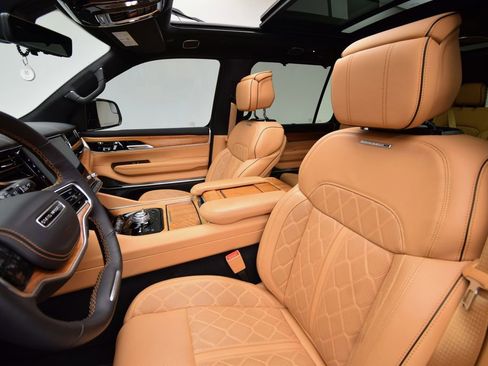 Used 2025 Jeep Grand Wagoneer Series III image 23