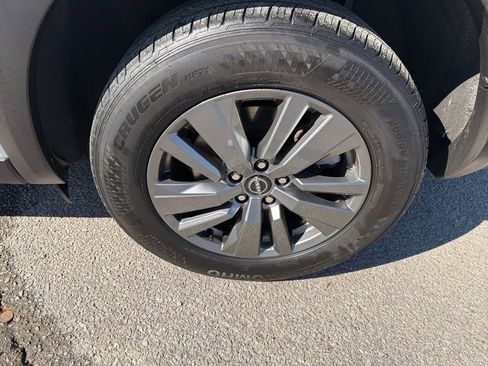 Used 2025 Nissan Pathfinder SV image 11